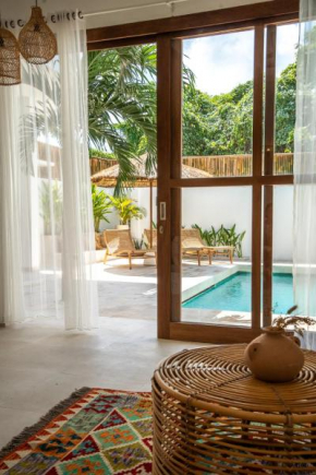 Villa Milos - Tropical 4BD Villa - 90 Seconds To The Beach